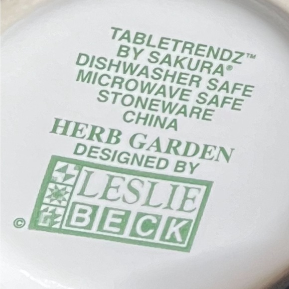 Two coffee or tea mugs with herbs decoration. - Picture 5 of 9